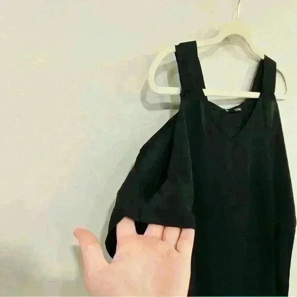 NWT Revolve Krisa Cold Shoulder Top - Picture 2 of 7